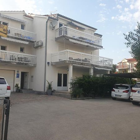 Apartments Miletic J-I Водице Екстериор снимка